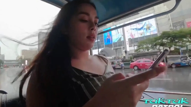 หนังโป๊ไทย tuktukpatrol สาวไทยหน้าสวยลูกครึ่ง หน้าตาดีมากแถมหุ่นก็น่าเย็ดจัดๆ นัดเย็ดฝรั่งนั่งตุ๊กๆ ไปเปิดโรงแรมเลย โคตรแจ่ม xxx โดนเย็ดสดแตกในงานแรร์