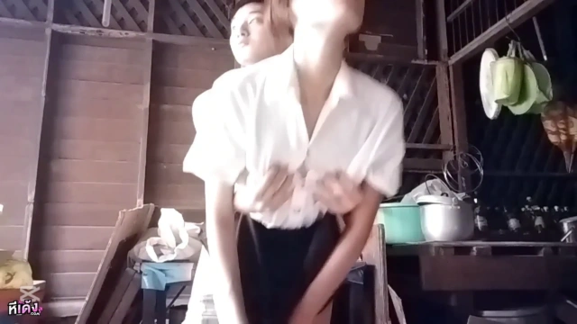 คลิปหลุดนักศึกษา สาวหุ่นเด็ดๆเลิกเรียนแล้วมาแอบเย็ดเสียวกับหนุ่มไทยบ้าน มาแอบเย็ดกันแล้วเอามือถือมาถ่ายเก็บเอาไว้มาโดนจับแหวกขาแล้วกระแทกหีท่าหมาโดนซอยหีโครตเด็ดเย็ดกันอย่างเด็ด